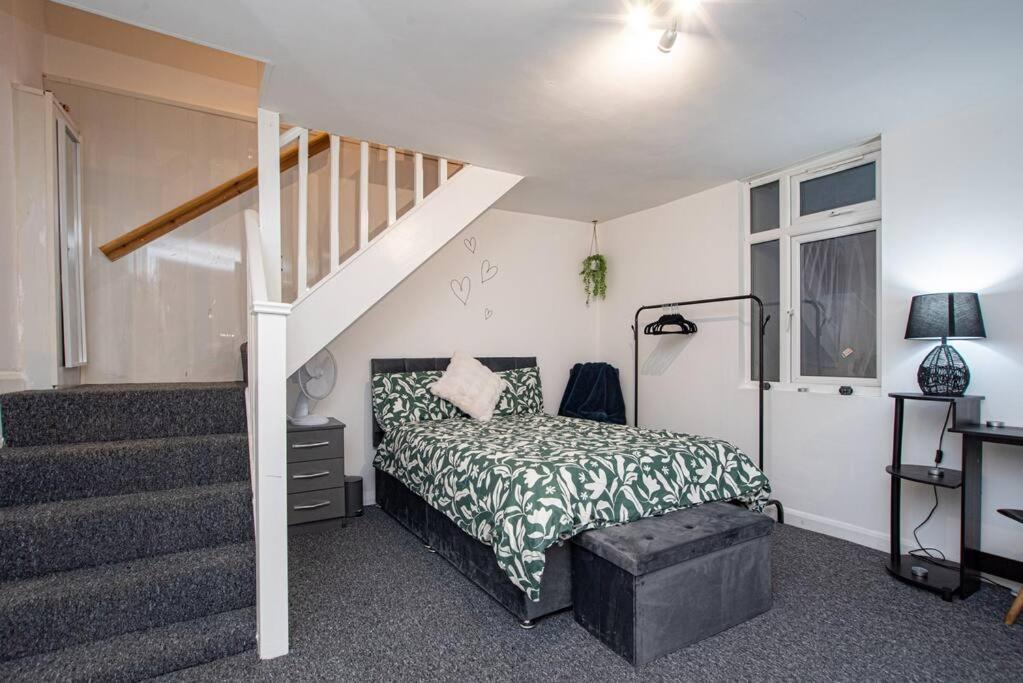Watford Central Serviced Apartments Екстериор снимка